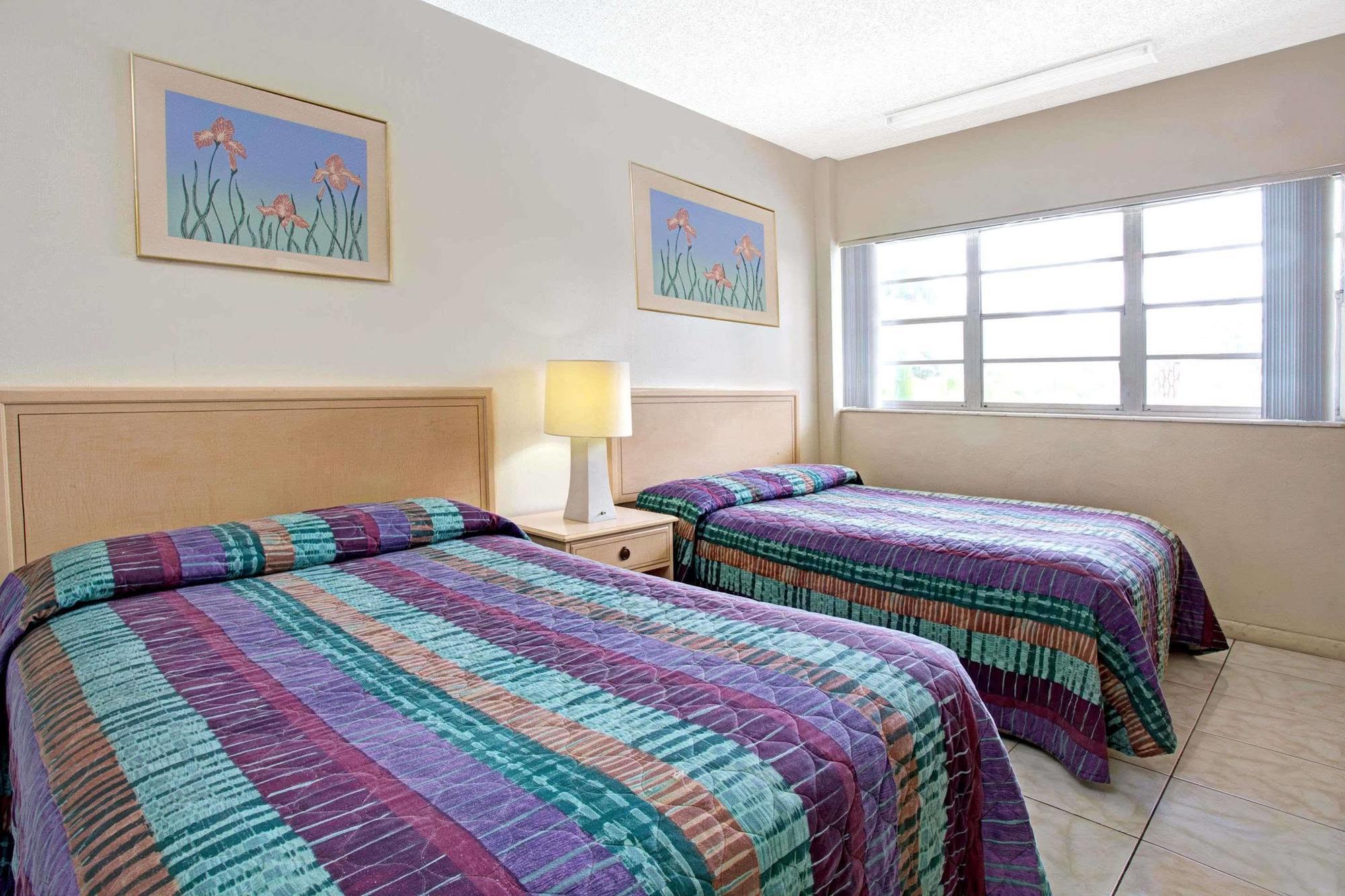 Knights Inn Hallandale Hallandale Beach Exterior photo